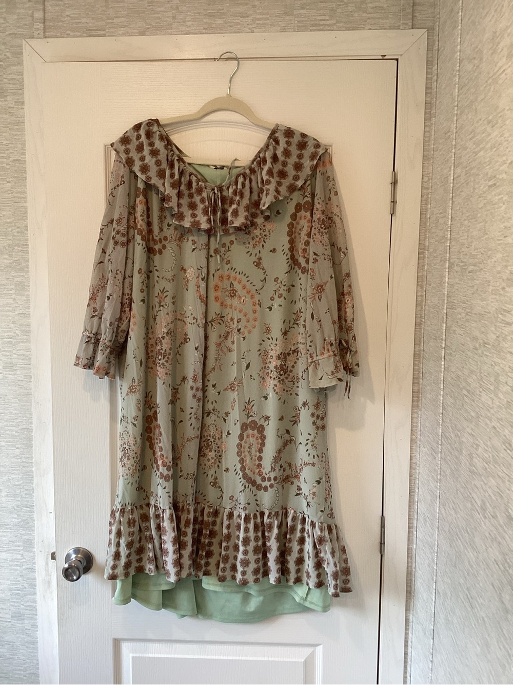Cato Floral Midi Dress with Ruffle Collar 22/24W EUC
